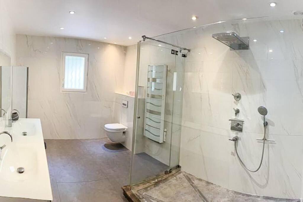 Belle Avec Jardin Piscine Et Salle De Sport Villa *